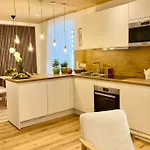 Komfort - Zentral, Mit Balkon Und Waschmaschine Apartament