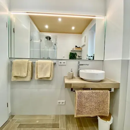 Komfort - Zentral, Mit Balkon Und Waschmaschine Apartment Dusseldorf