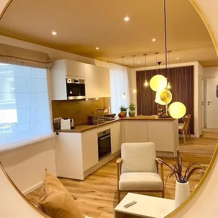 Komfort - Zentral, Mit Balkon Und Waschmaschine Apartment