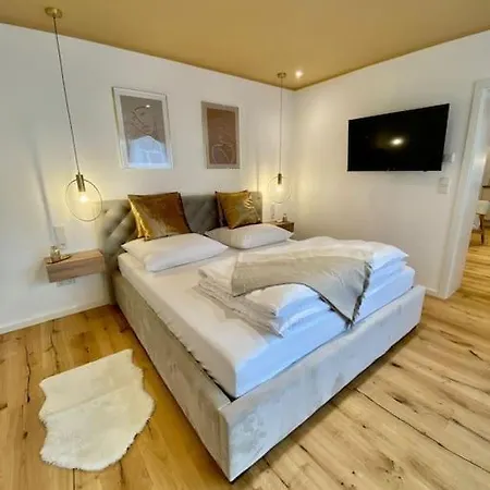 Komfort - Zentral, Mit Balkon Und Waschmaschine Apartment