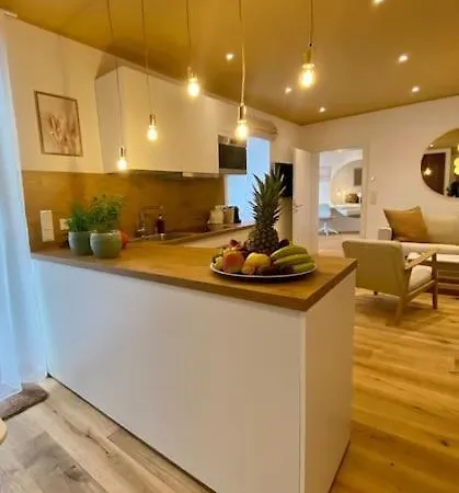 Komfort - Zentral, Mit Balkon Und Waschmaschine *