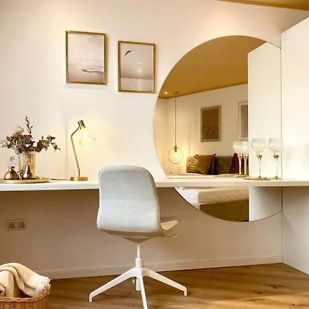 Komfort - Zentral, Mit Balkon Und Waschmaschine