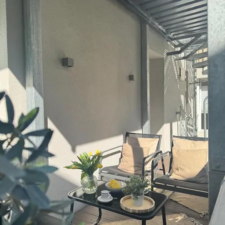 Komfort - Zentral, Mit Balkon Und Waschmaschine *