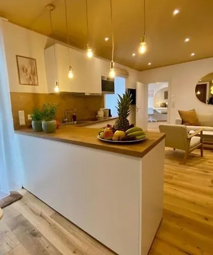 Komfort - Zentral, Mit Balkon Und Waschmaschine *