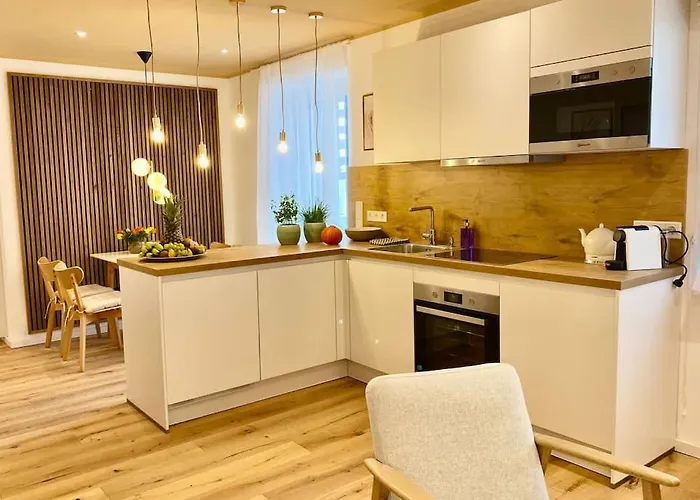 Komfort - Zentral, Mit Balkon Und Waschmaschine Apartmán