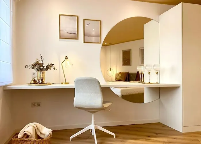 Komfort - Zentral, Mit Balkon Und Waschmaschine