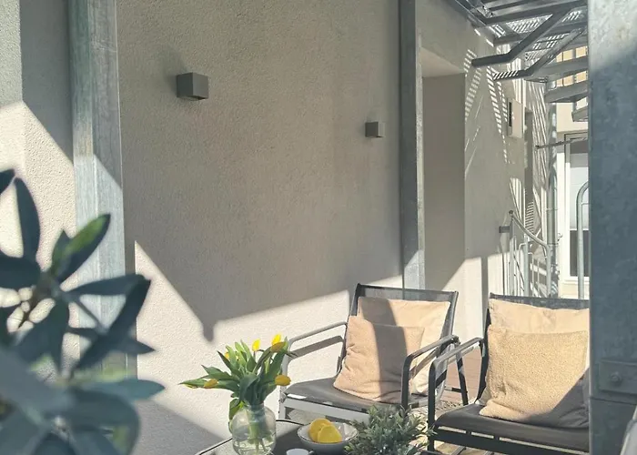 Komfort - Zentral, Mit Balkon Und Waschmaschine *