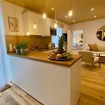 Komfort - Zentral, Mit Balkon Und Waschmaschine *