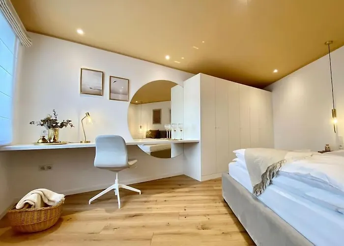 Komfort - Zentral, Mit Balkon Und Waschmaschine *