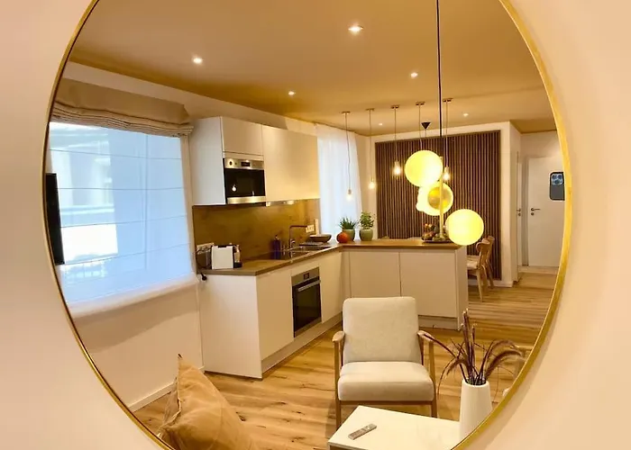 Komfort - Zentral, Mit Balkon Und Waschmaschine شقة